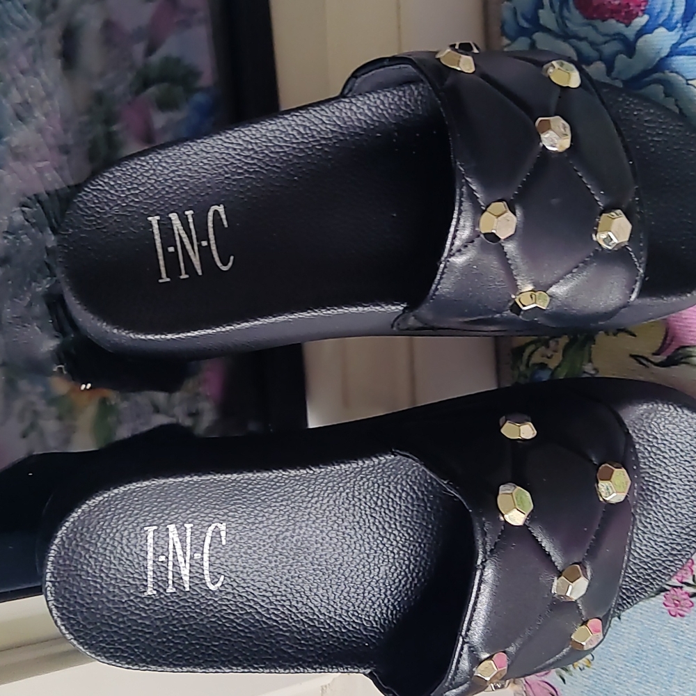Sandal - Picture 2 of 8